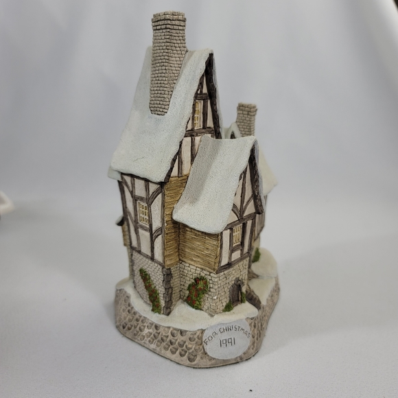 David Winter Cottage - 1991 Fred's Home - Picture 4 of 15